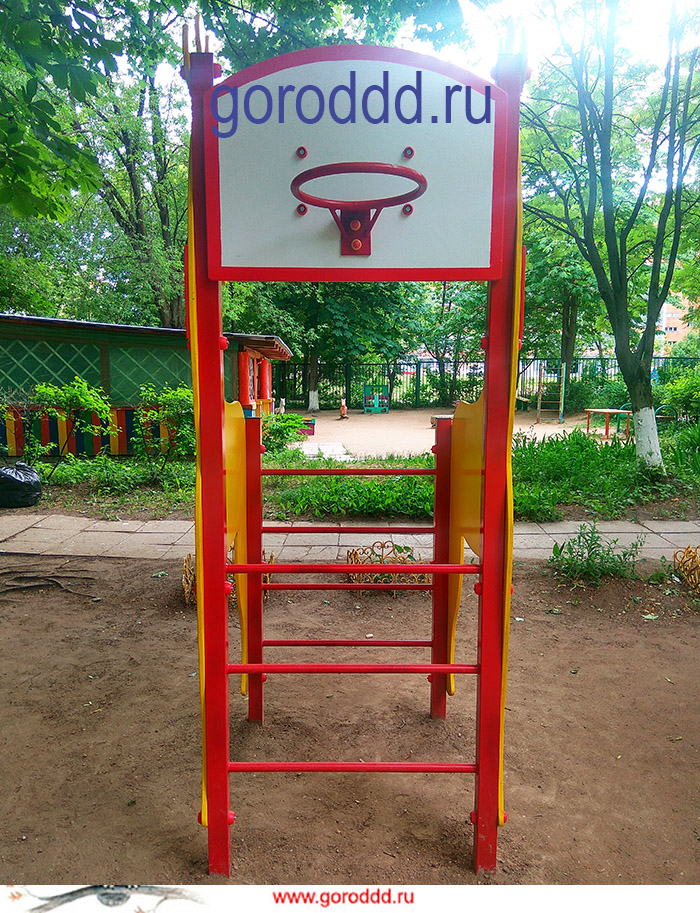 Баскетбольная стойка с лестницами для детского сада "Меткий жираф"