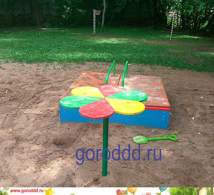 Фигурный столик для детской площадки "Маргаритка"